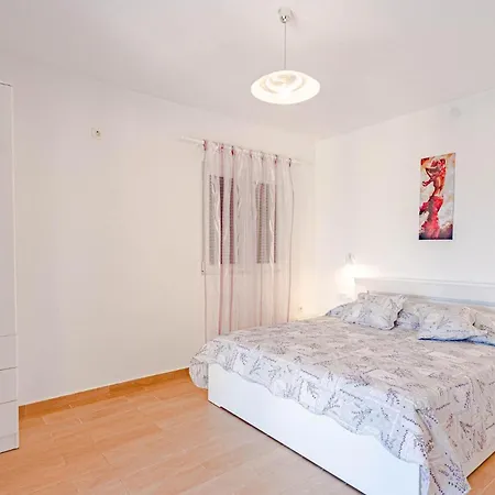Lovely In With House Sea View