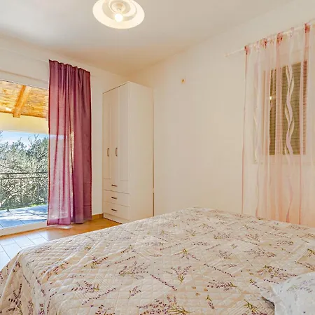 Holiday home Lovely In With House Sea View